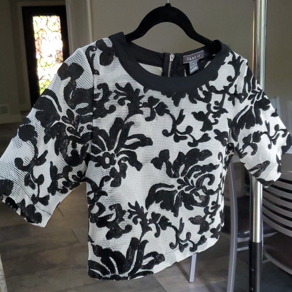 Gracia crop sequin top